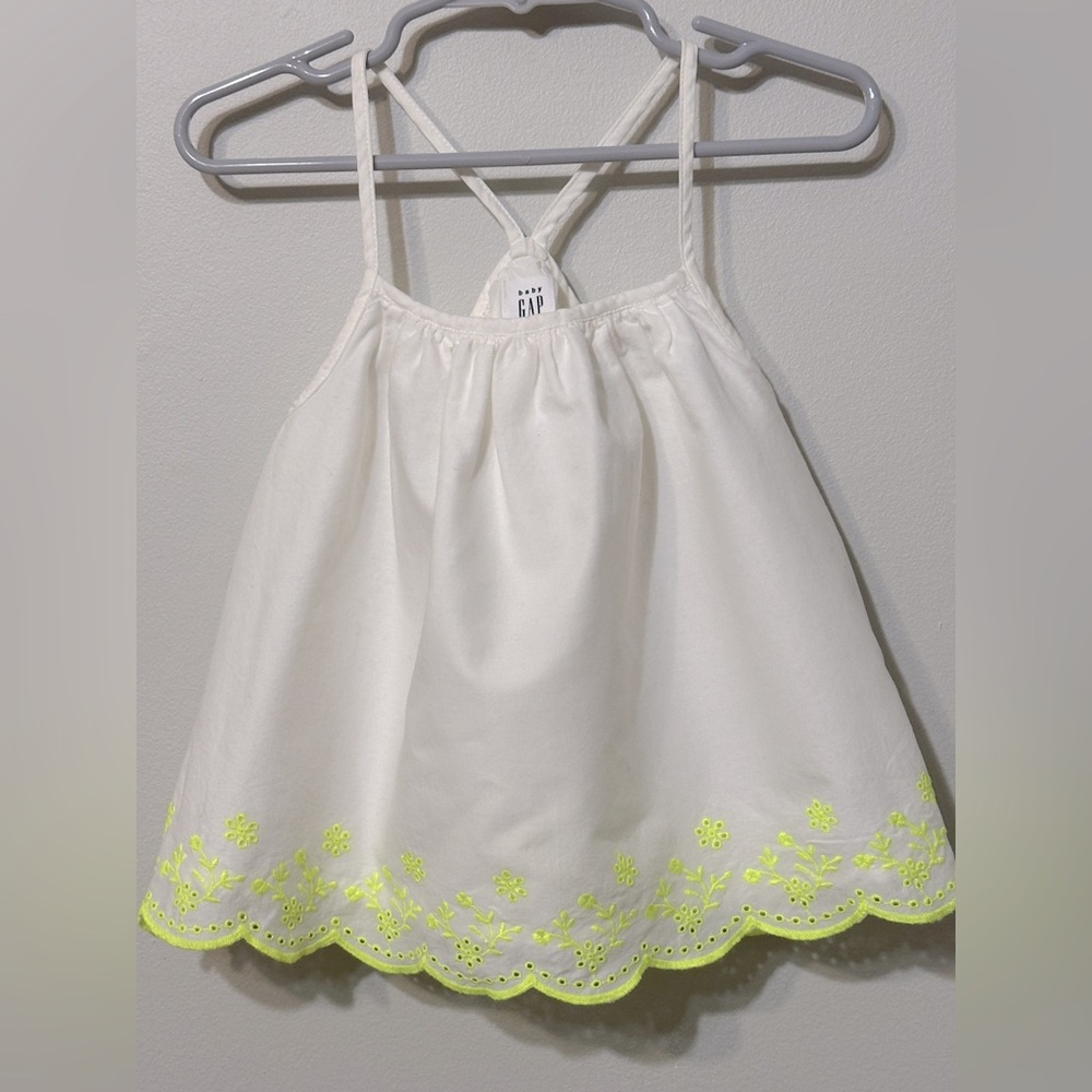NWOT GAP White Top with Neon Yellow Embroidery